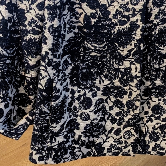 Talbots Petite Size 10 Navy/White Floral Blazer Jacket - Picture 5 of 11